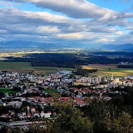 Prijetna Hisa Blizu Starega Mestnega Jedra *