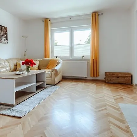 Prijetna Hisa Blizu Starega Mestnega Jedra